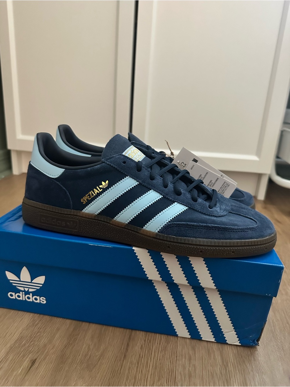 adidas Handball Spezial Athletic Shoe - Collegiate Navy / clear sky / gum